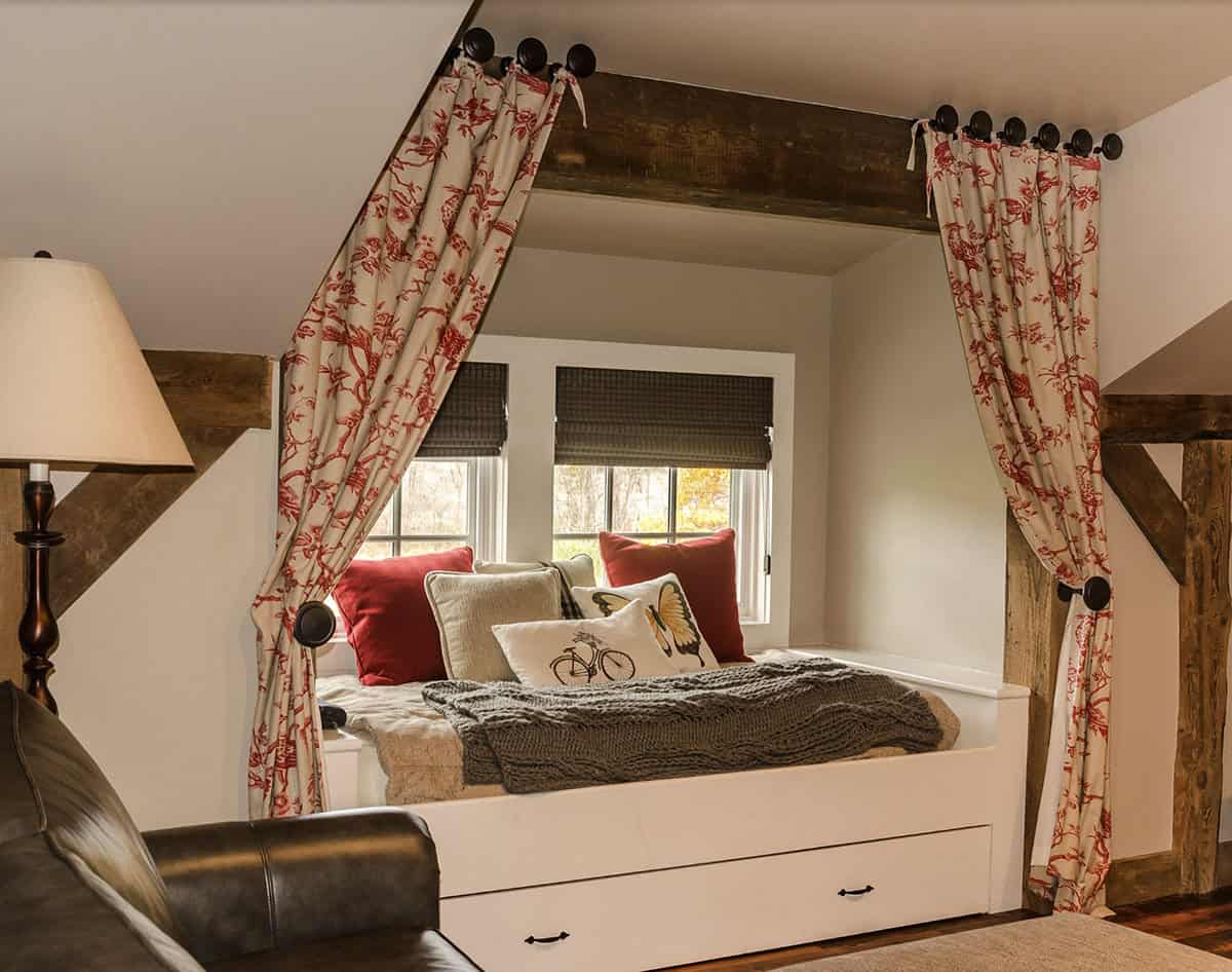 A built in daybed and pull out trundle bed 