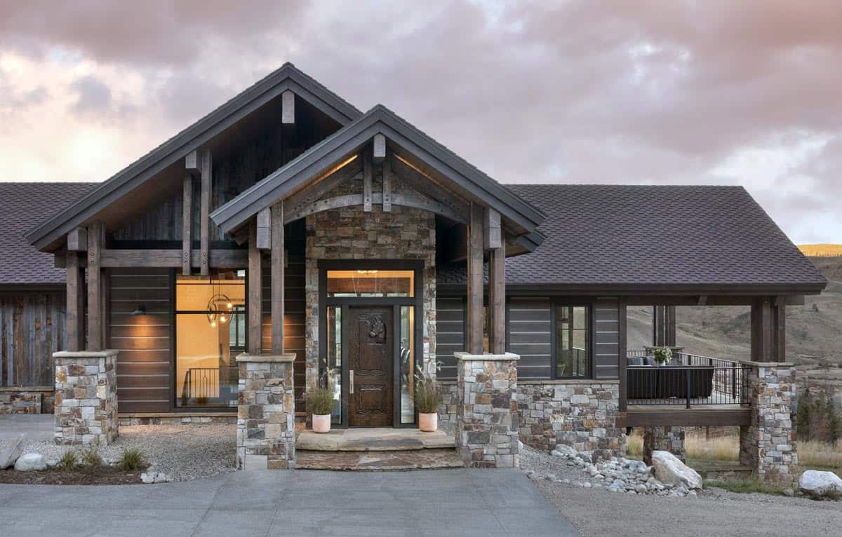 modern rustic mountain home exterior