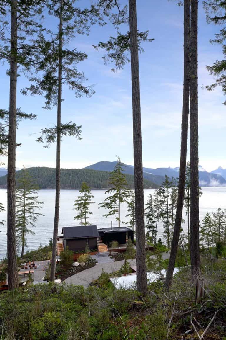 Off Grid Penthouse Apartment With Peaceful Garden Retreat Reference: This Off Grid British Columbia Cabin Has Peaceful Views Over