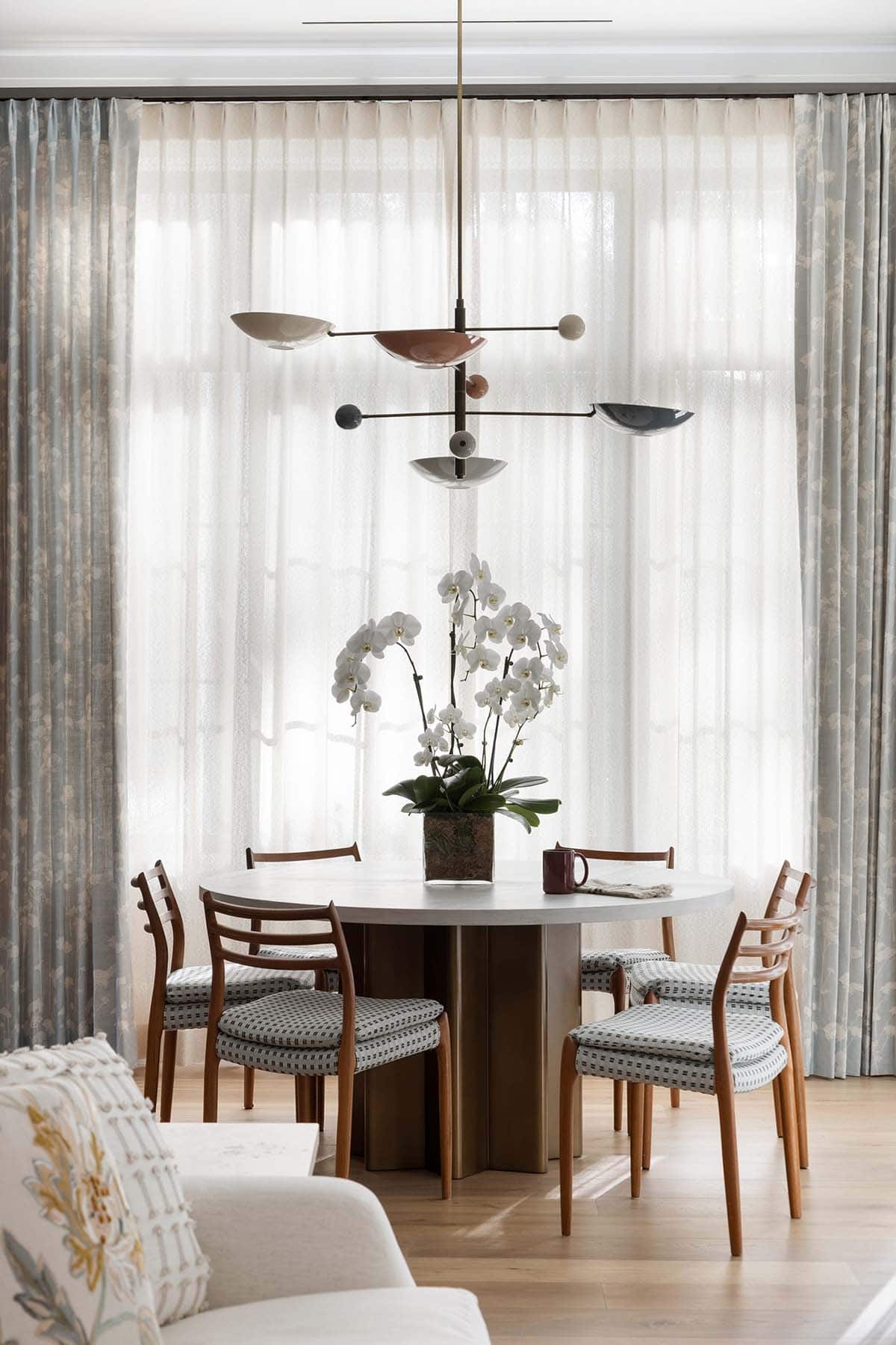 coastal style dining room