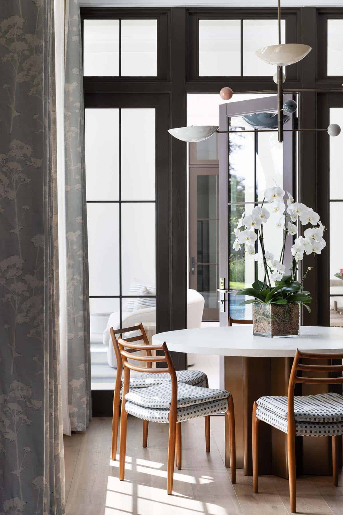 coastal style kitchen dining nook