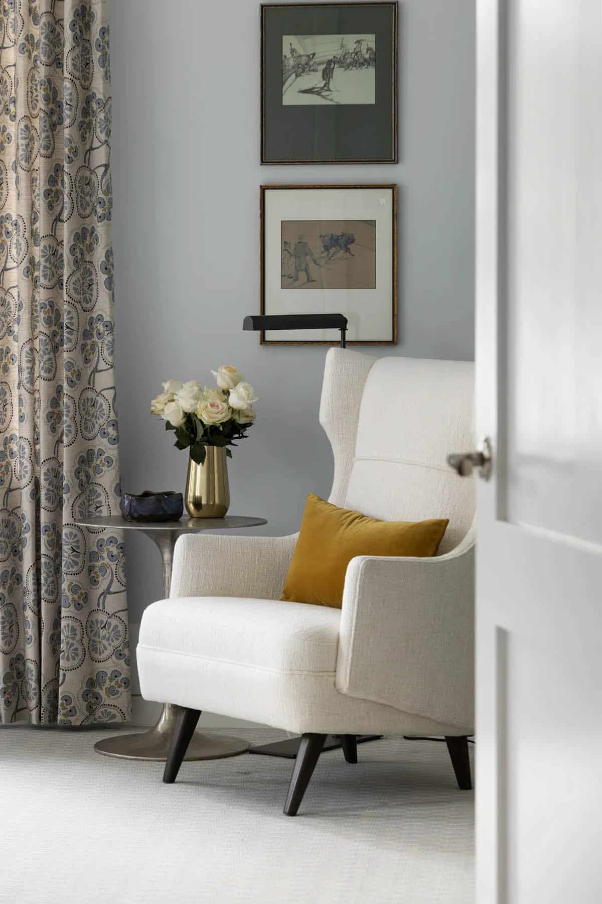 coastal style bedroom entry with a chair