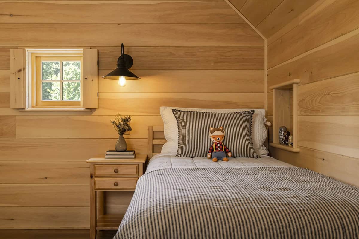 rustic guest bedroom