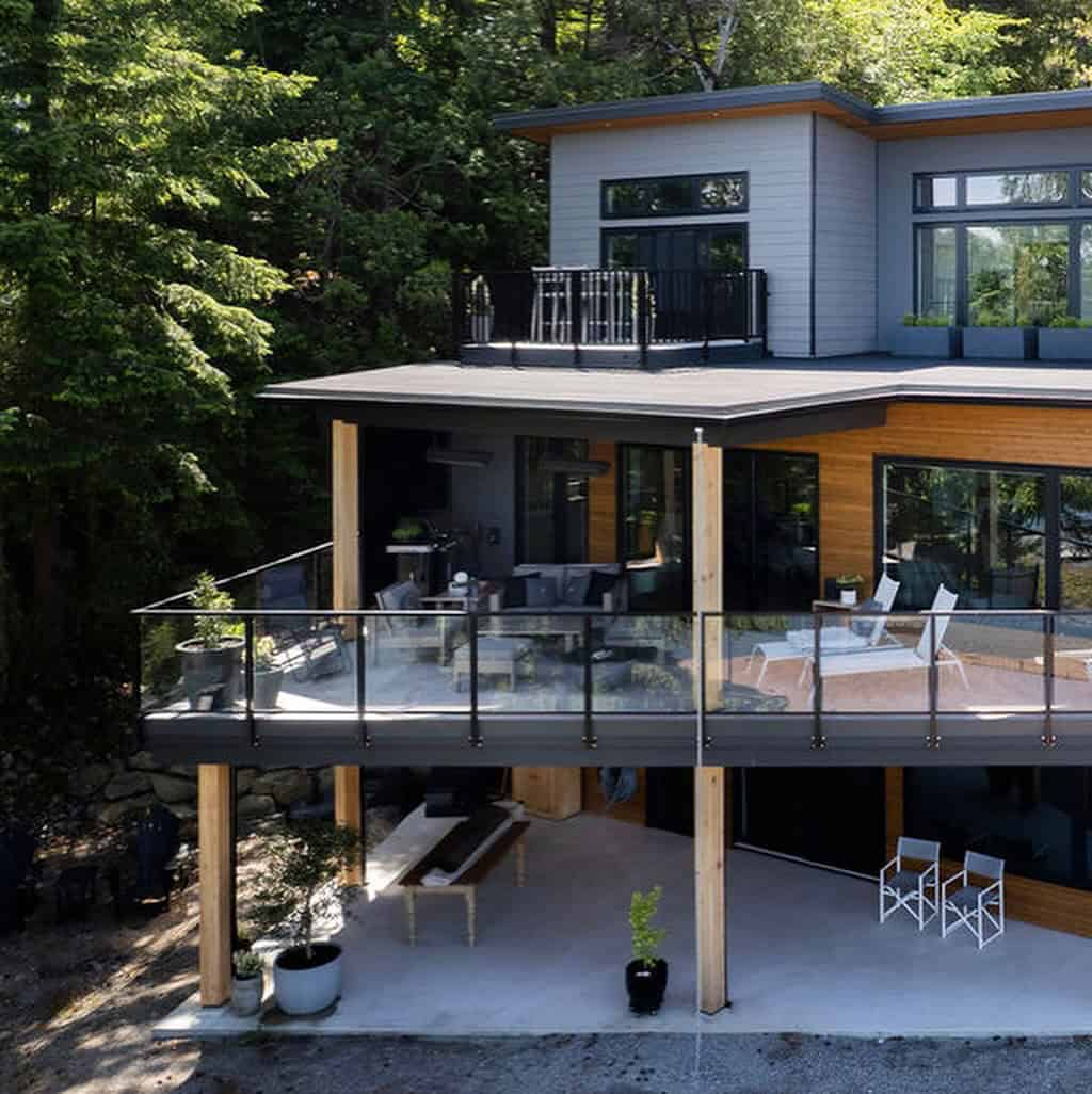 modern home exterior backyard view