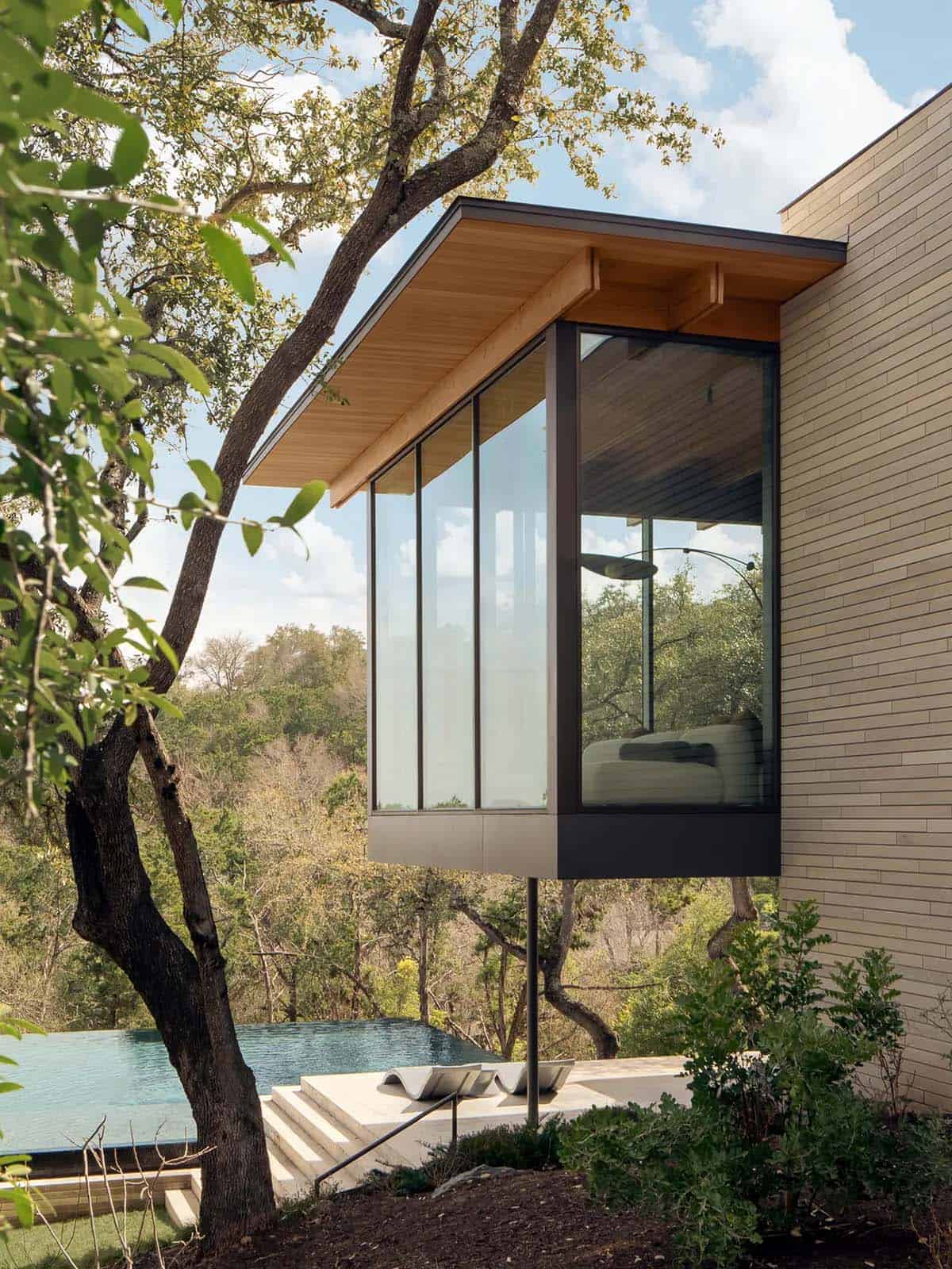 modern house exterior with a view fo the pool