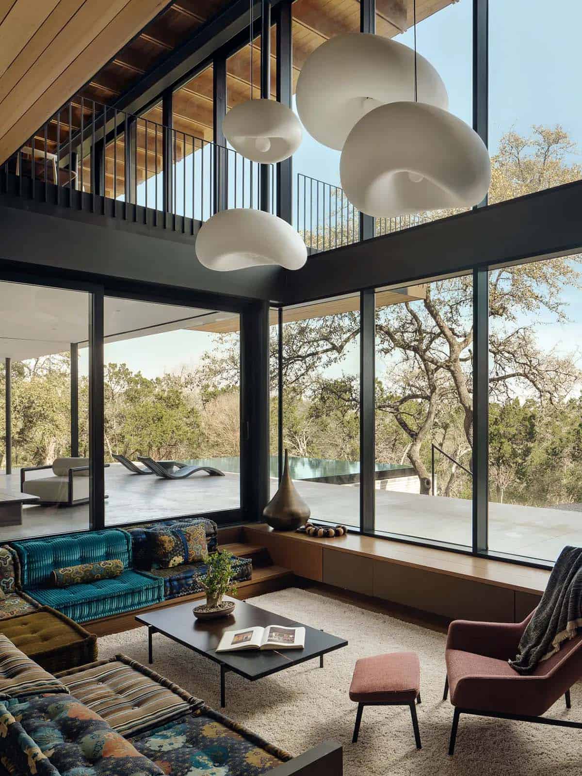 mdoern living room with pendant lights