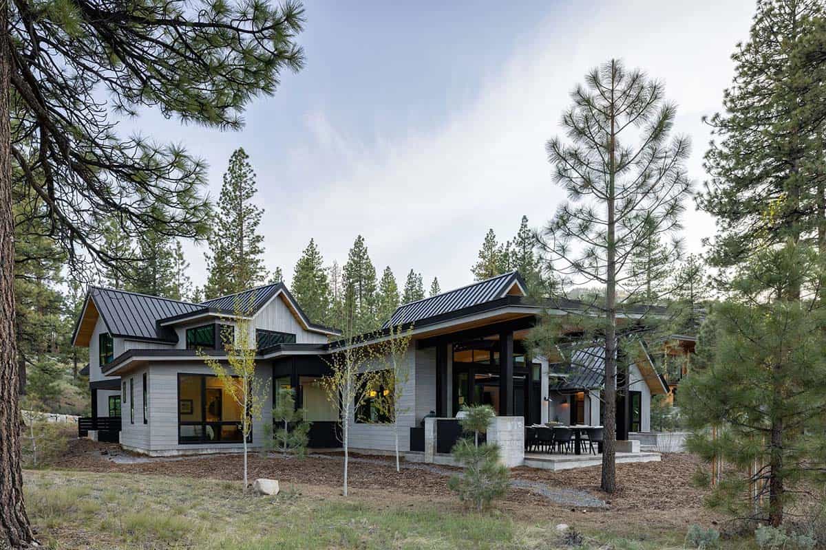 transitional mountain home exterior