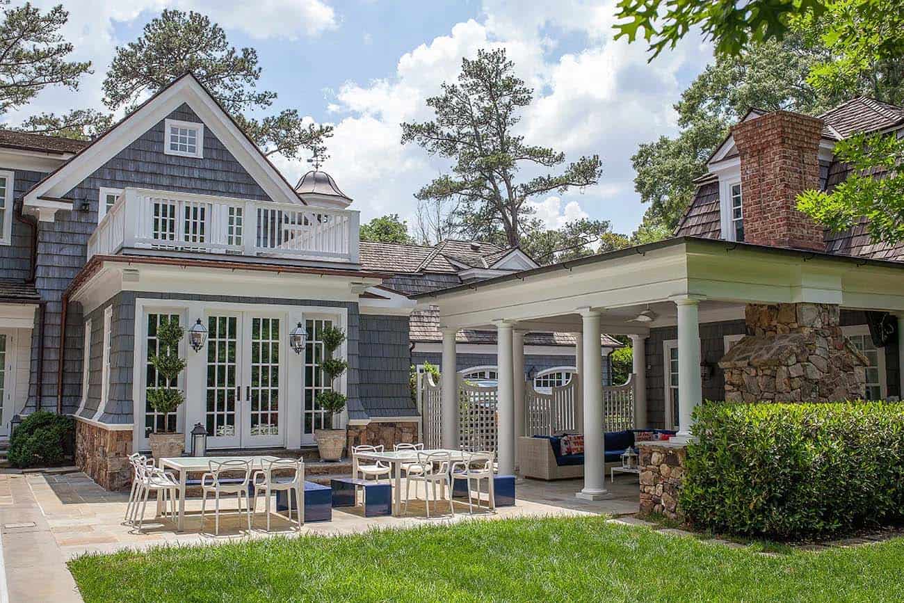 coastal style home exterior backyard with outdoor furniture