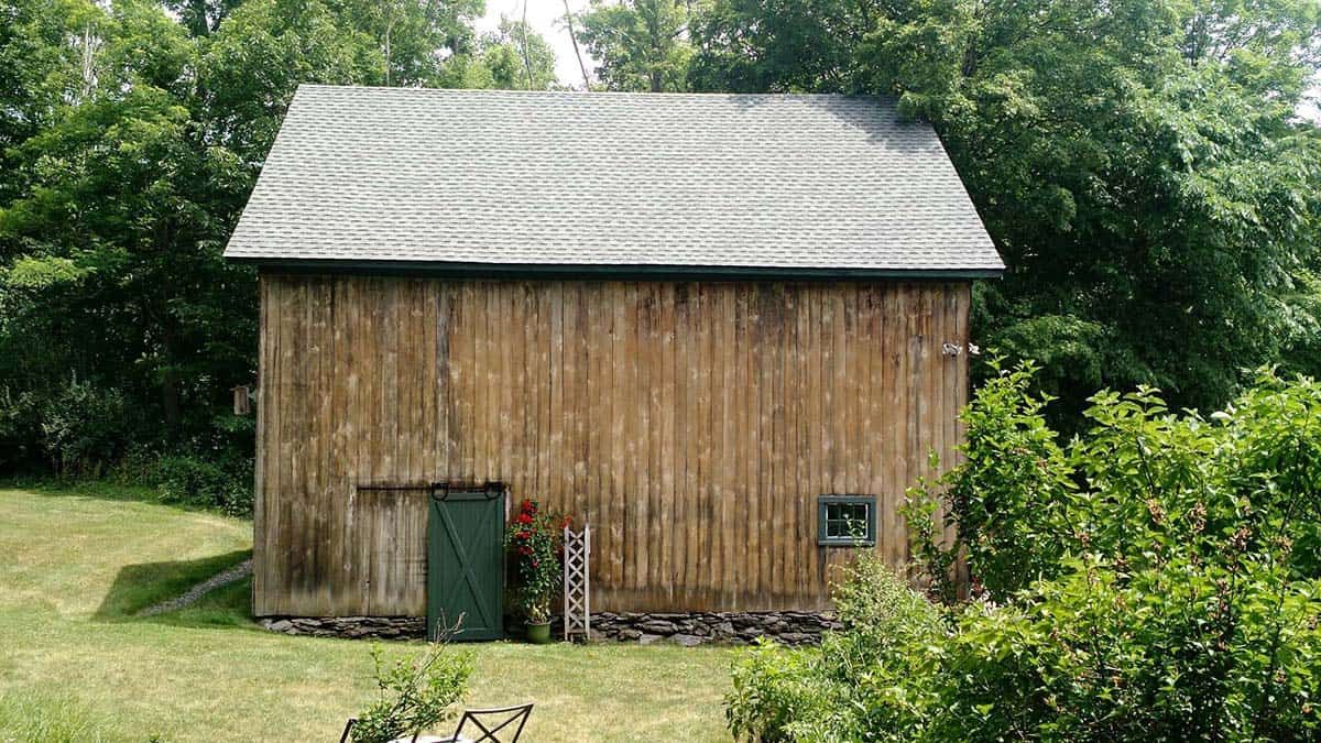 barn exterior before the renovation