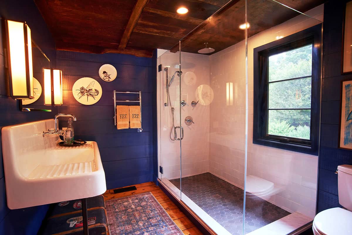 barn house bathroom