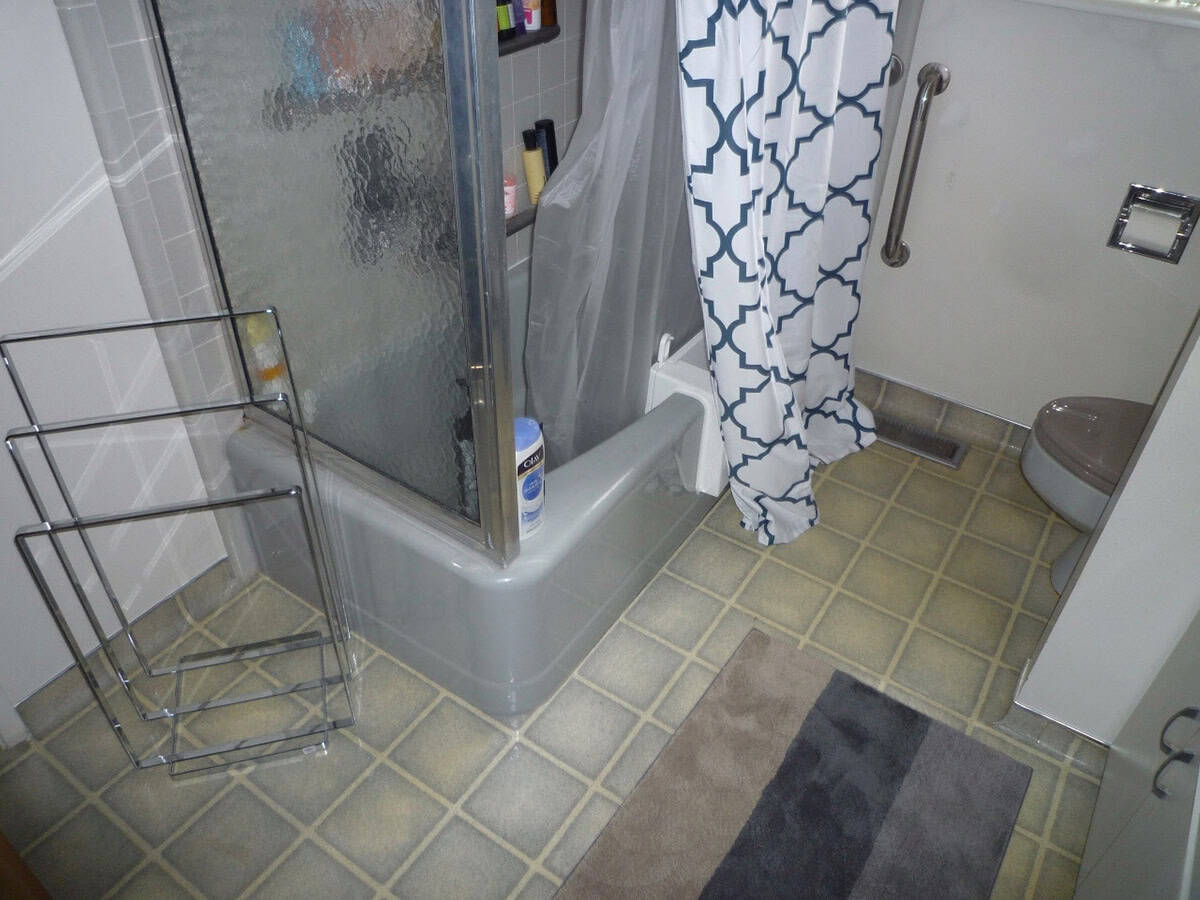 before renovation bathroom midcentury modern home Point Richmond California