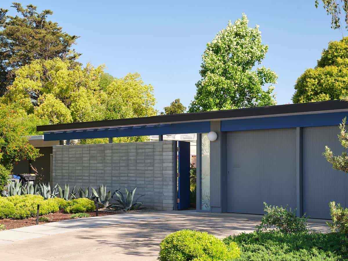 Eichler home curb appeal with flat roof blue pergola concrete block wall agave low water landscaping Sunnyvale California