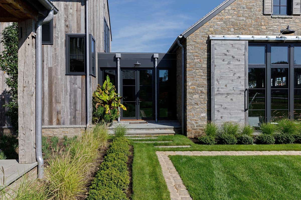 rustic modern barn house exterior