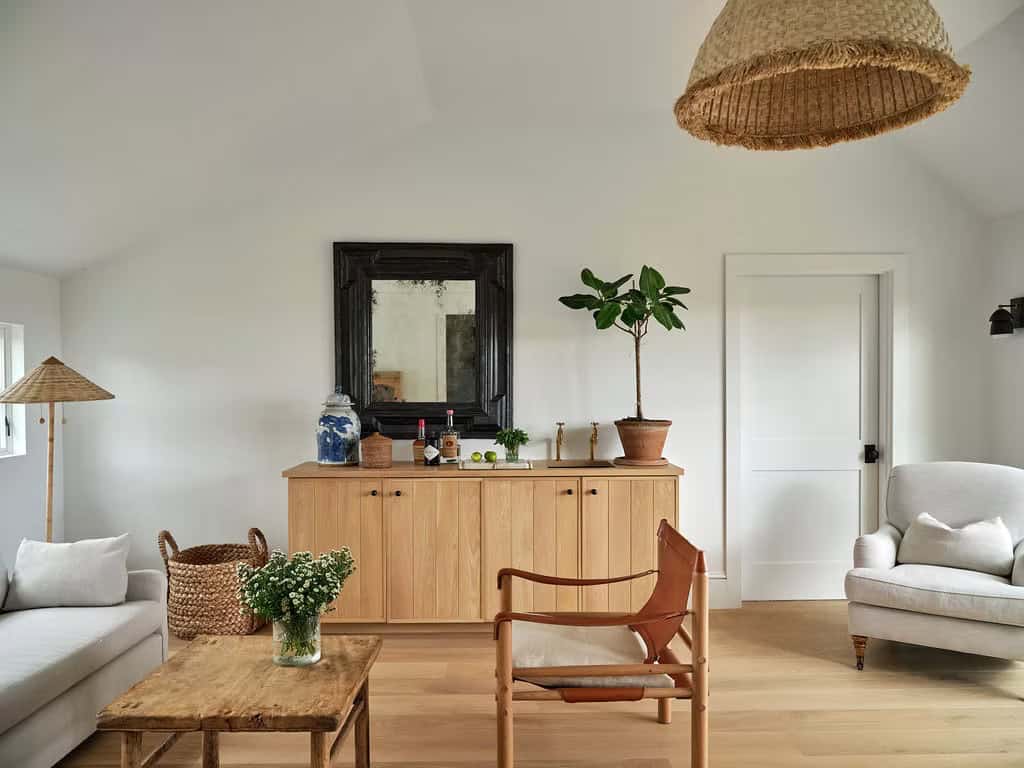 Traditional Home Bar