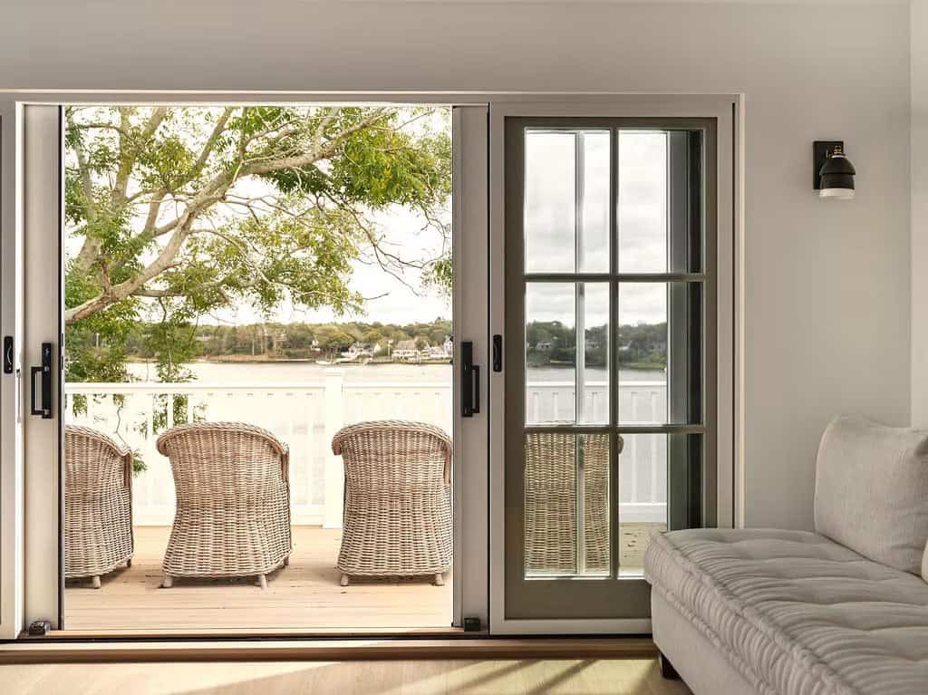Traditional Home Bar and lounge area
