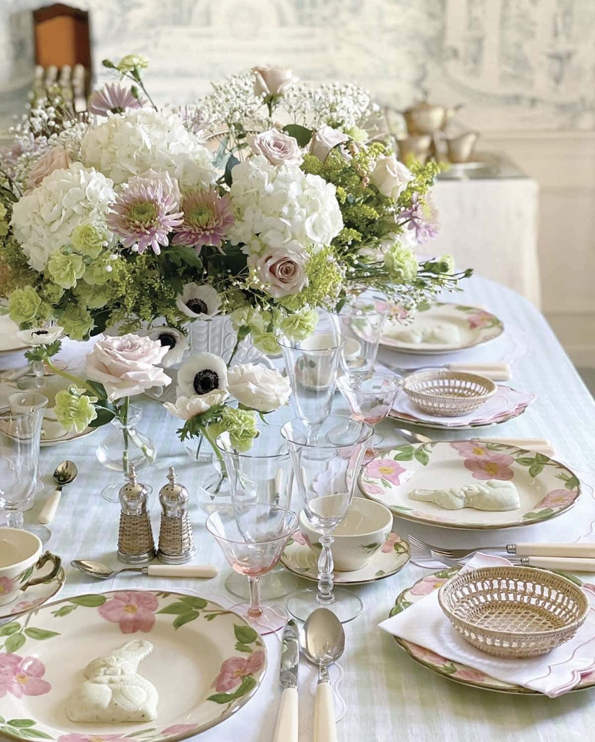 easter tablescape with a flower centerpiece