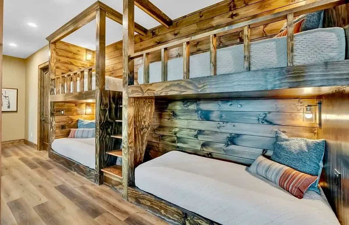 bunk bedroom