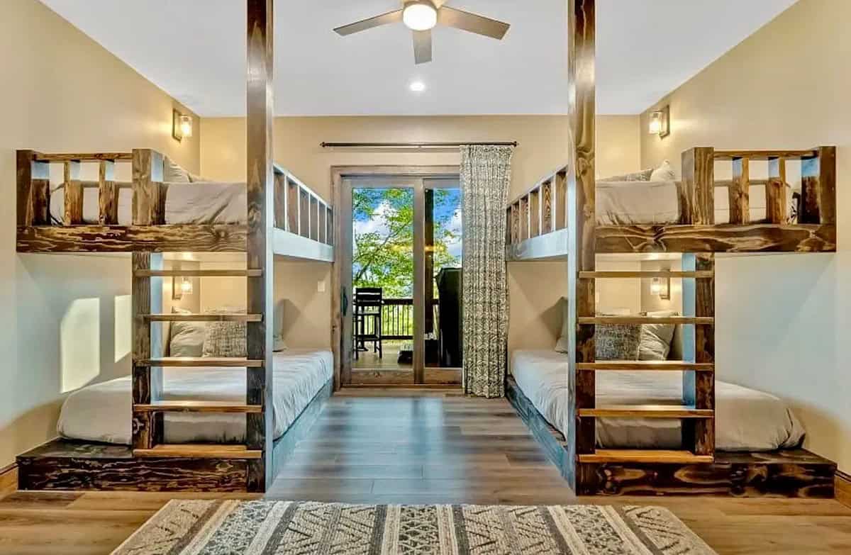 kid's bunk bedroom