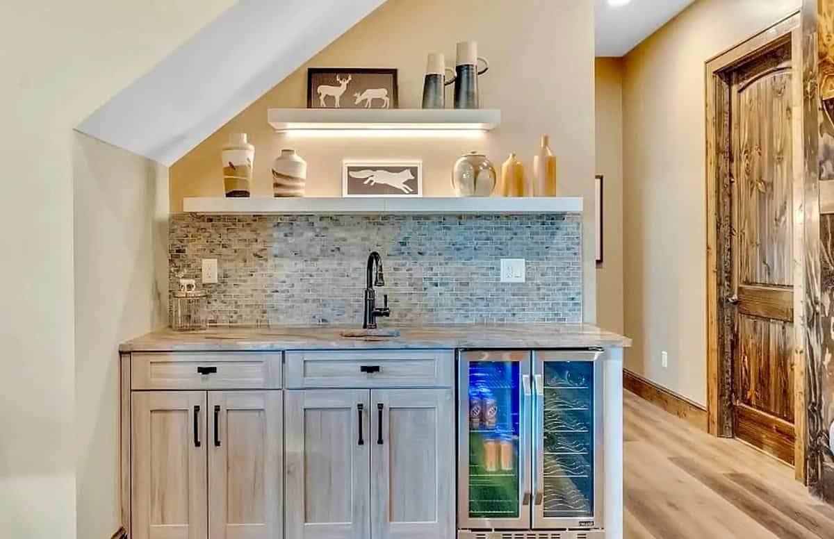wet bar with a sink and beverage center