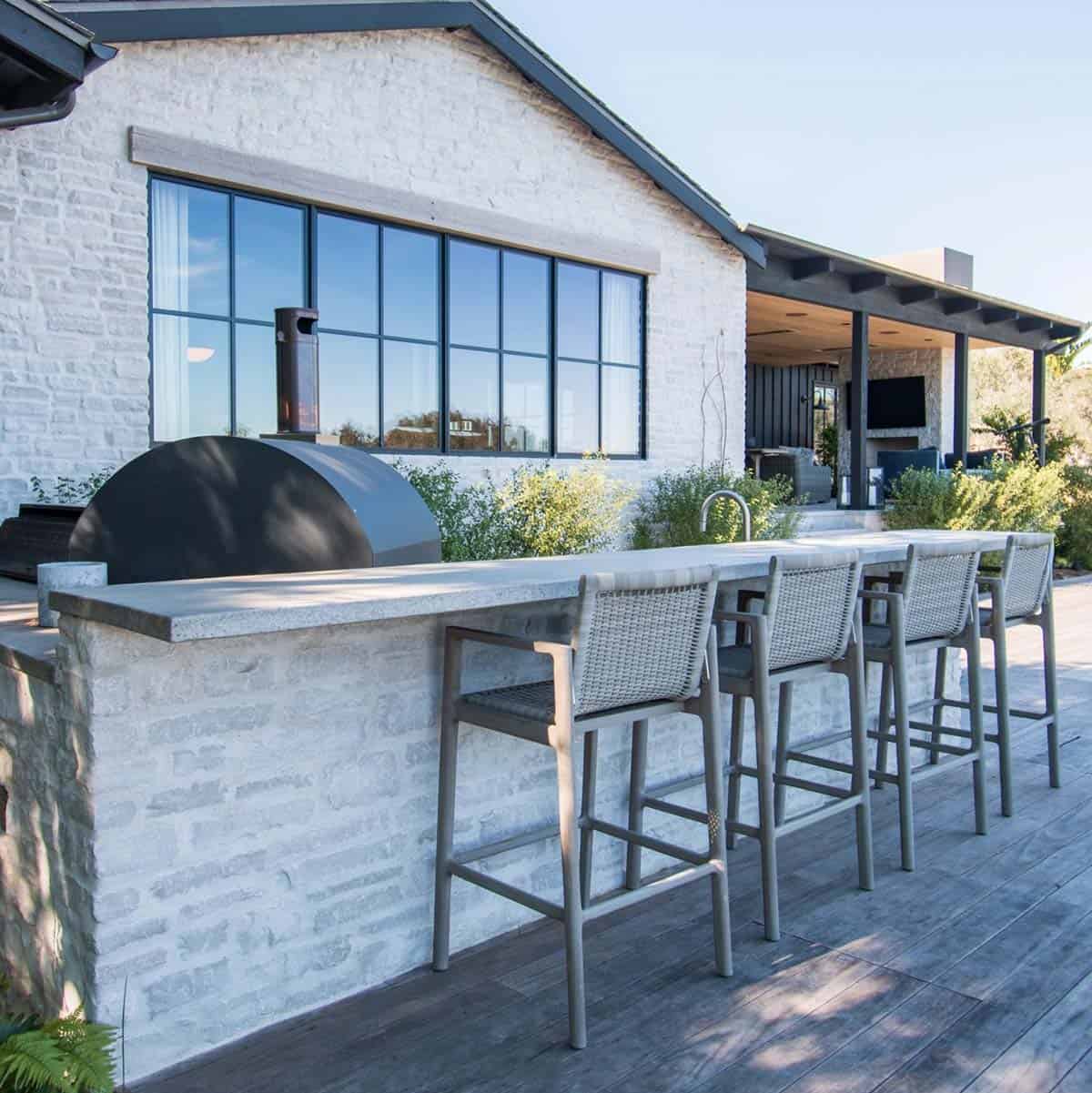 traditional coastal home patio with an outdoor kitchen