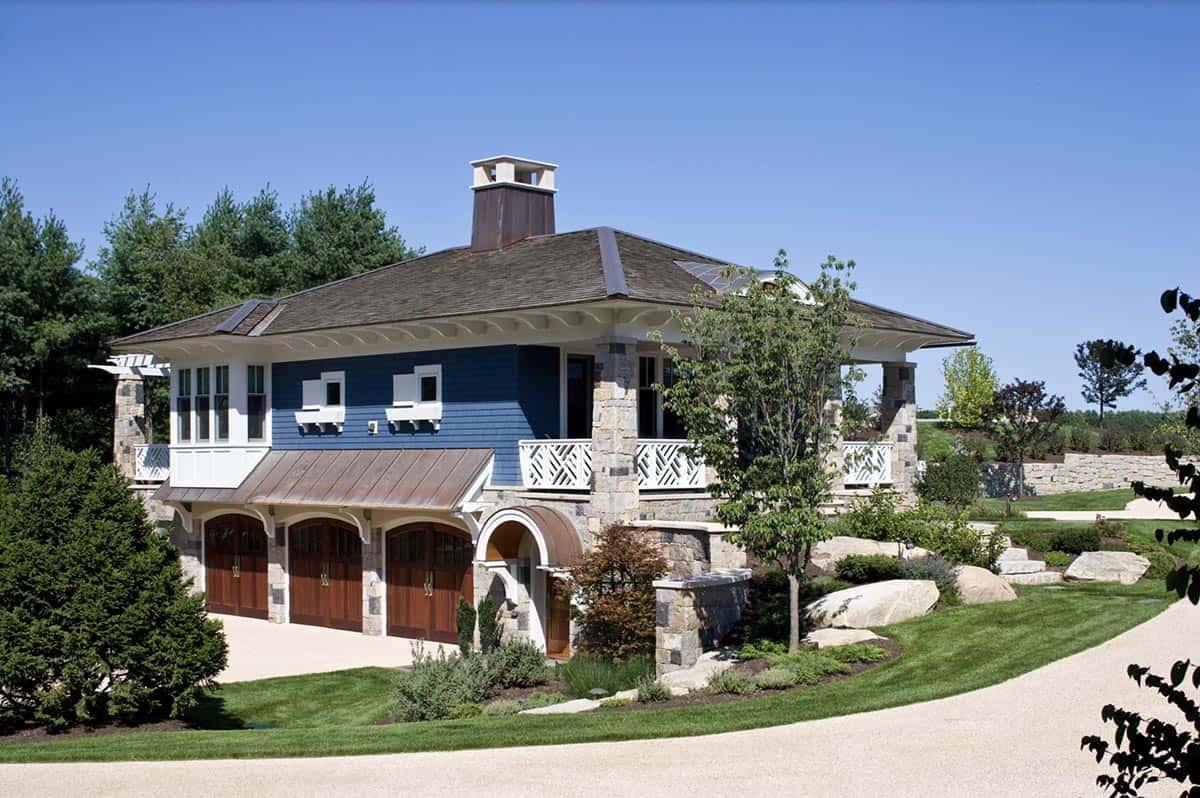 transitional style guest house exterior with a garage