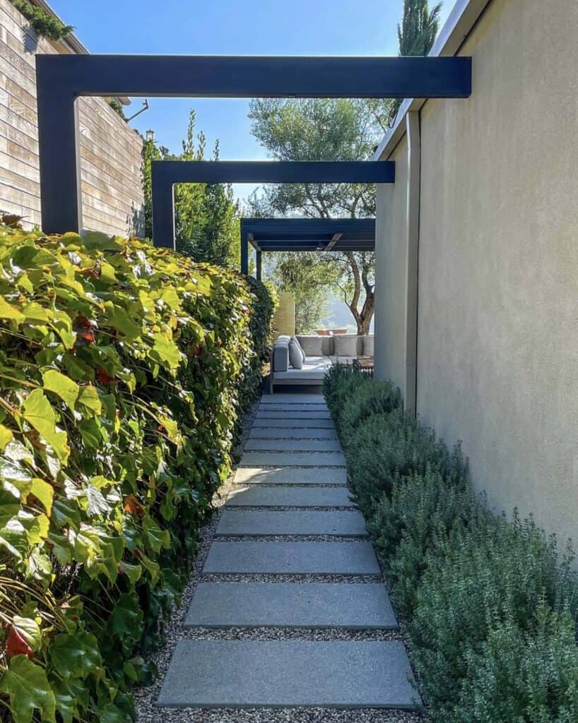 21 Creative Narrow Side Yard Ideas That Maximize Space in Your Landscape