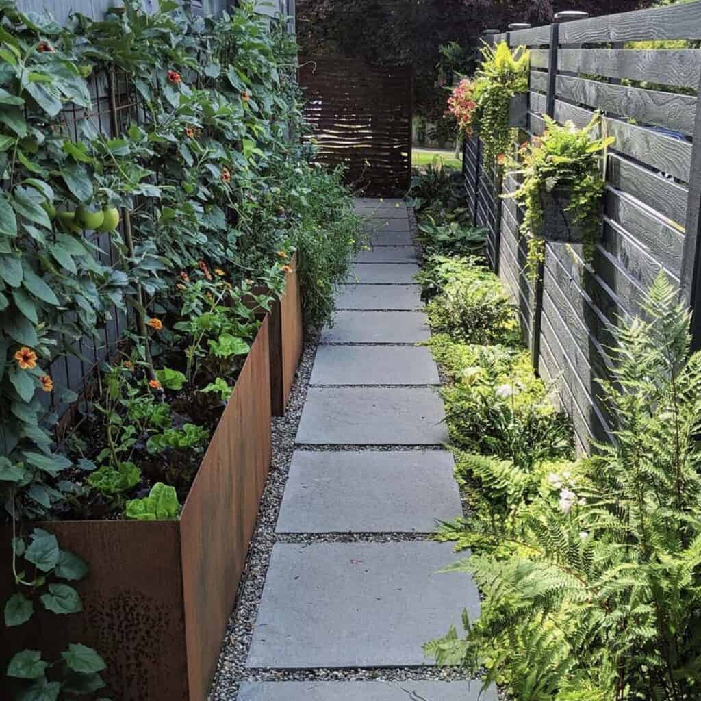 21 Creative Narrow Side Yard Ideas That Maximize Space in Your Landscape