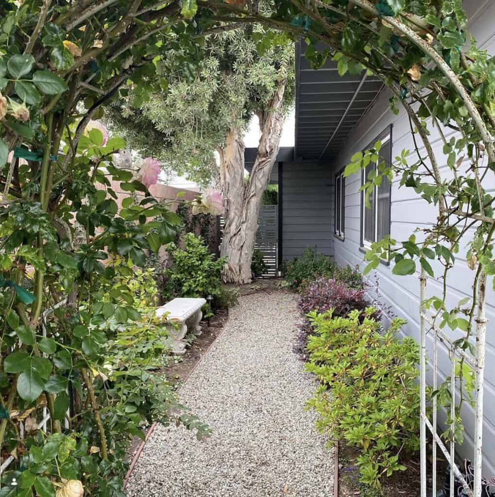 21 Creative Narrow Side Yard Ideas That Maximize Space in Your Landscape