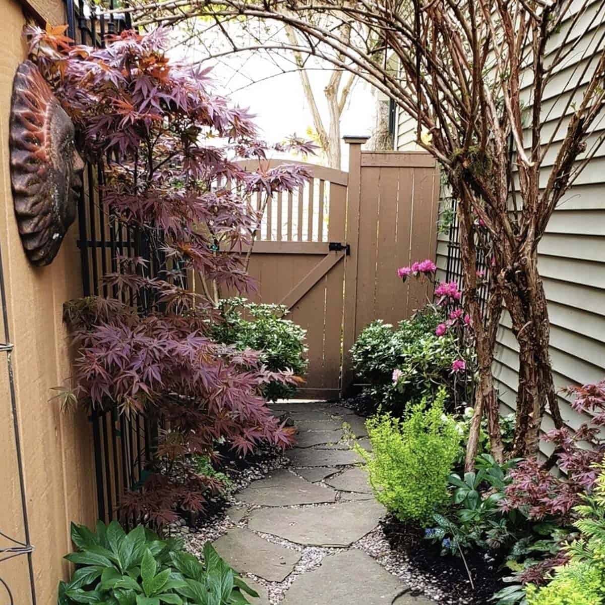 21 Creative Narrow Side Yard Ideas That Maximize Space in Your Landscape
