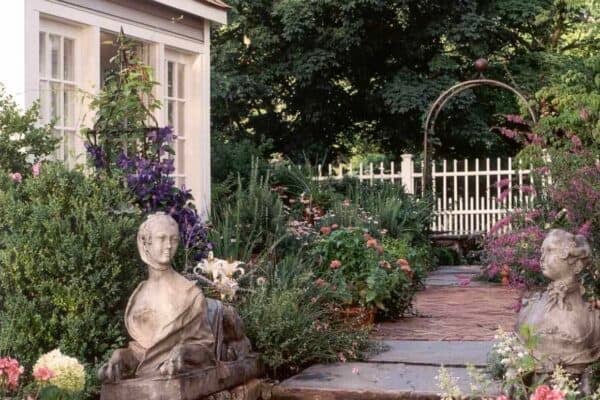 featured posts image for 18 English Garden Ideas That Make a Small Backyard Look Like a Country Escape