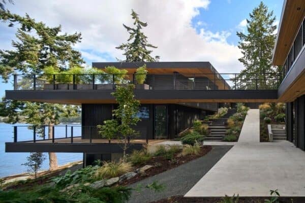 featured posts image for This amazing waterfront home in British Columbia cantilevers toward Saanich Inlet