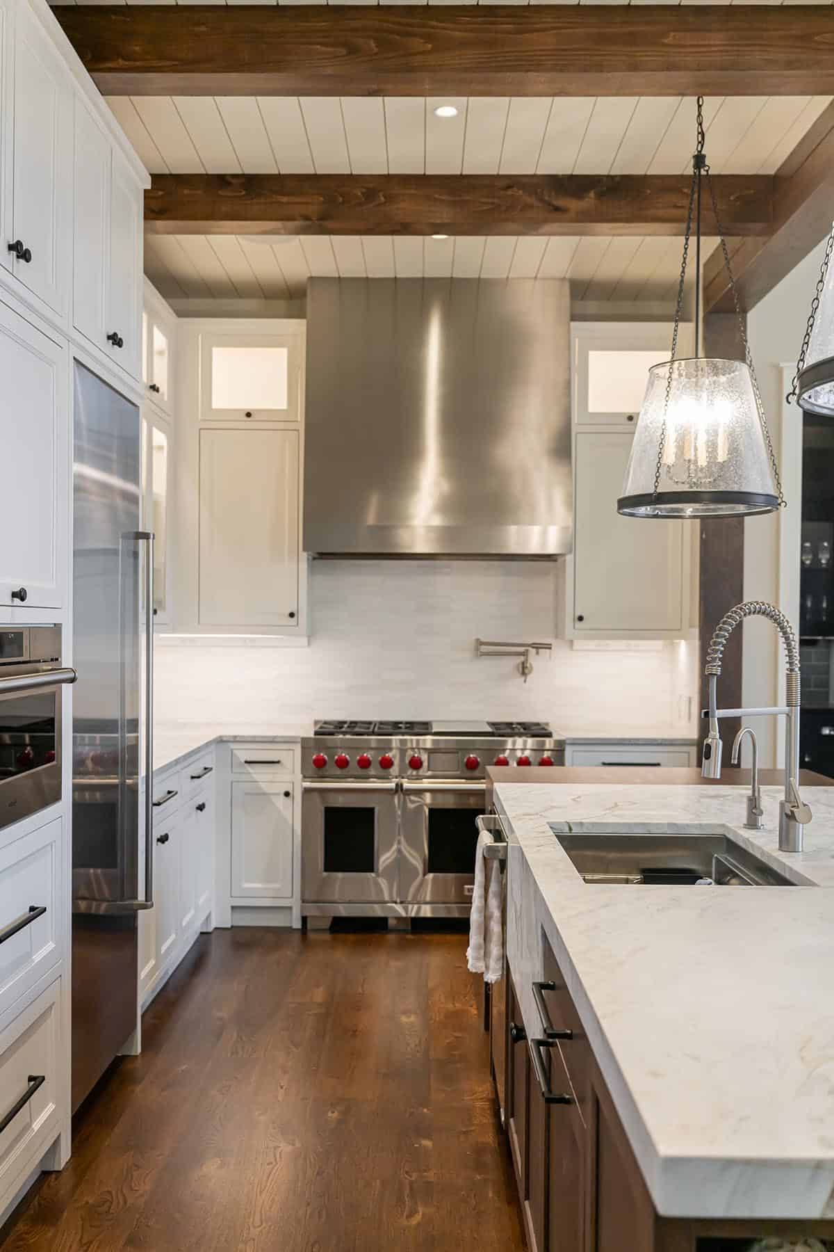 Kitchen range with red knobs and stainless steel hood