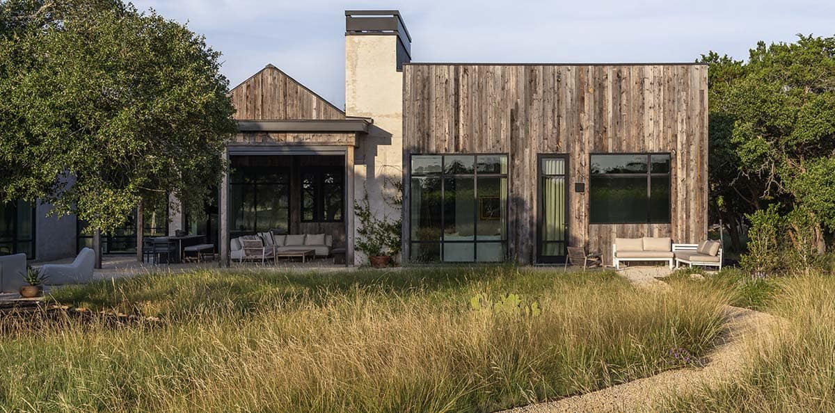 Rear facade with gabled wood volume and covered patio