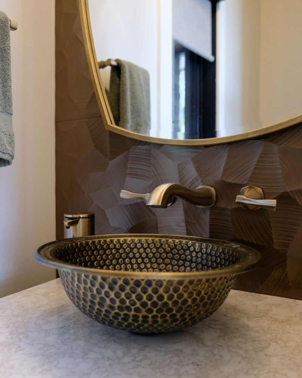 Powder room vessel sink with textured tile backsplash