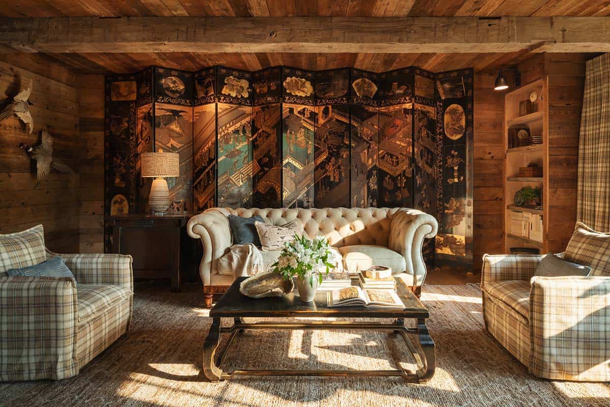 Cream tufted sofa in front of a black and gold lacquer screen
