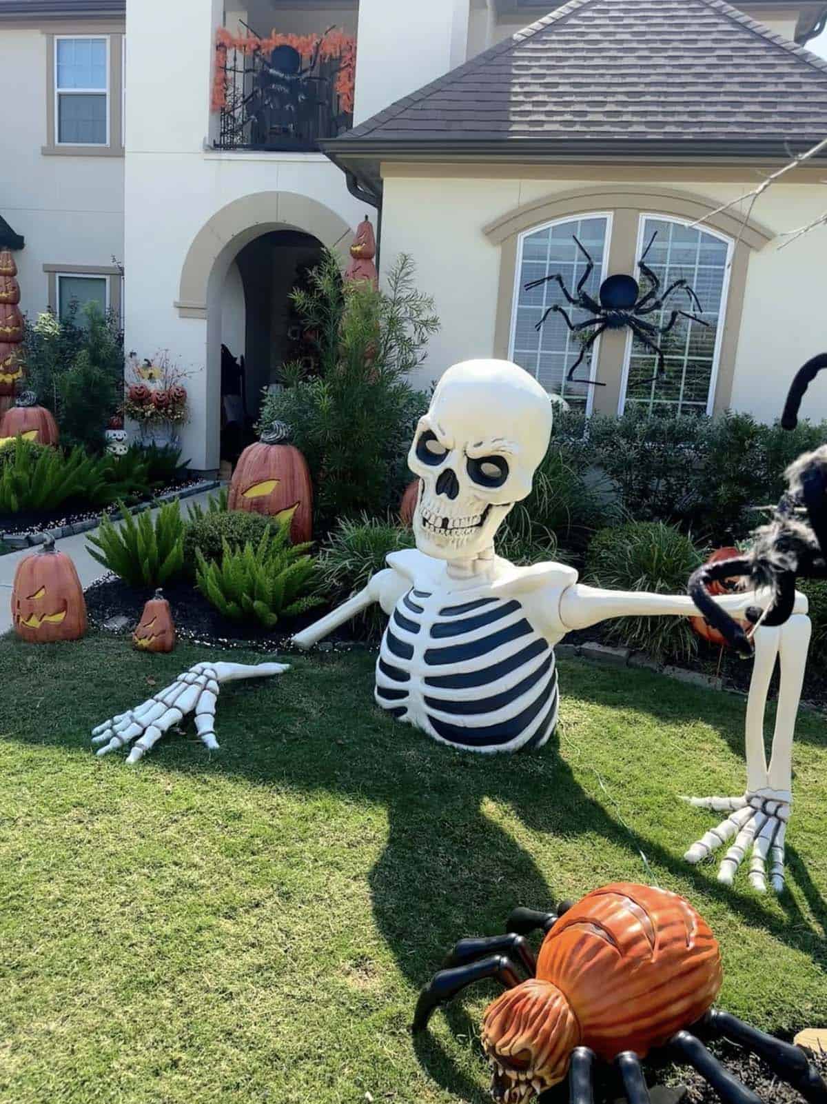 featured posts image for 20 Clever DIY Outdoor Halloween Decoration Ideas for an Insanely Spooky Yard